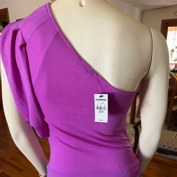 Express One Fuchsia Shoulder Top - Picture 6 of 9
